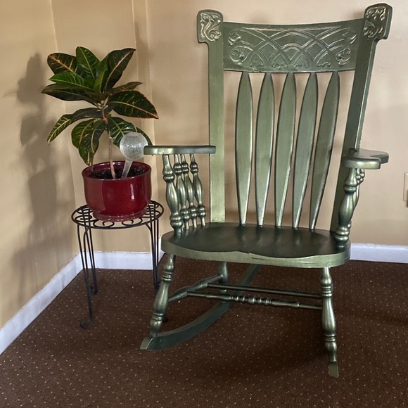 Vintage Extra Wide Rocking Chair - Picture 3 of 4